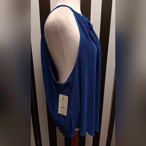 NWT blue ribbed halter top - Picture 2 of 9